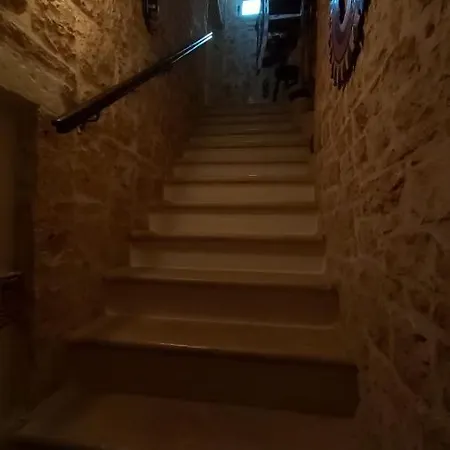 Converse Fra I Trulli * Alberobello