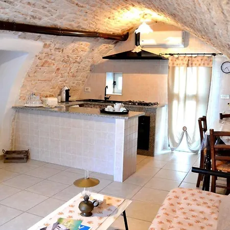 Converse Fra I Trulli Alberobello