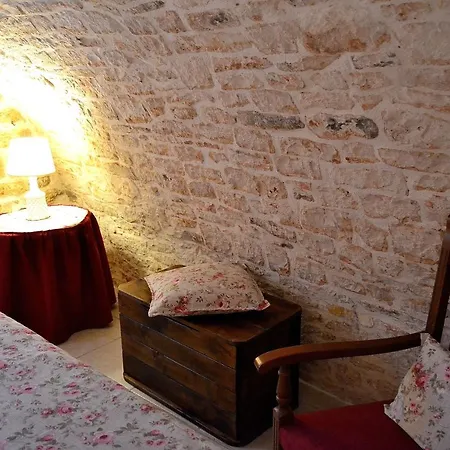 Converse Fra I Trulli Bed & Breakfast